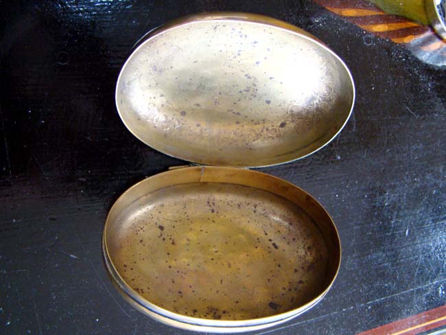 An Engraved Dutch brass oval Tobacco Box circa 1750-1800 — image 5